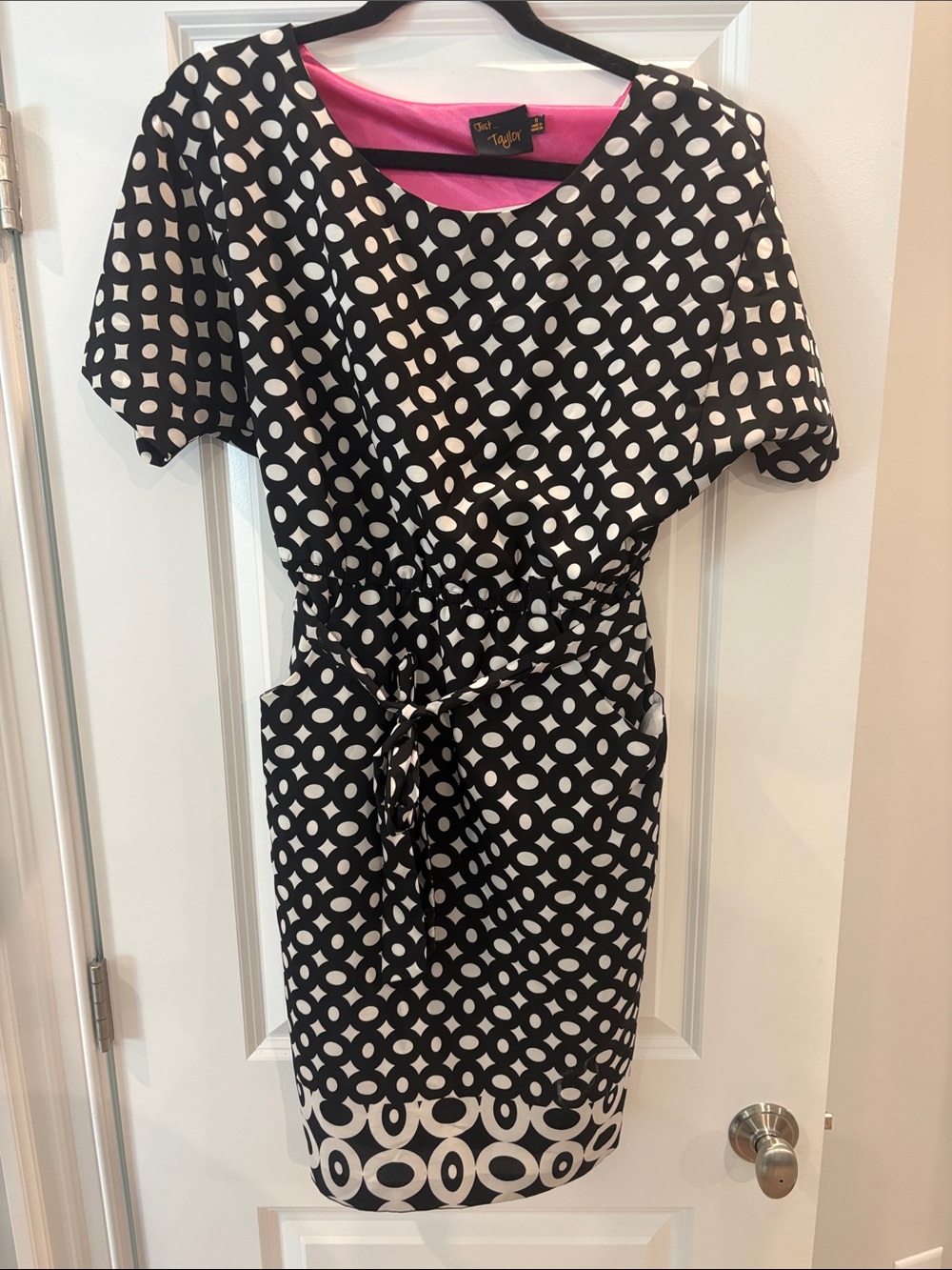 Just...Taylor Black and White Geometric Tie-Waist Dress